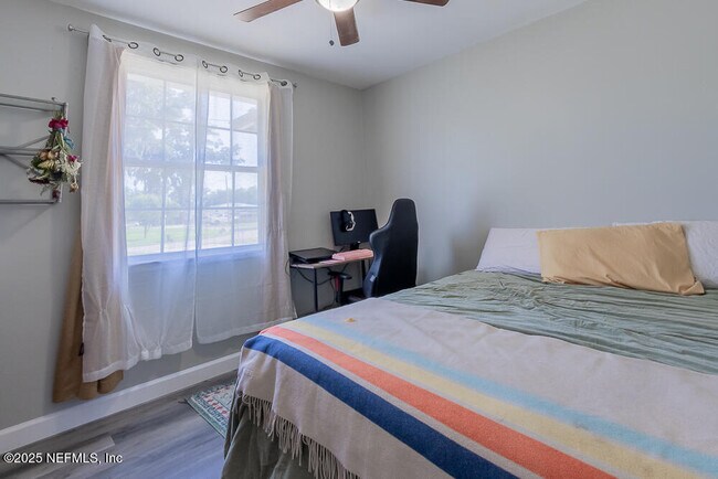 Building Photo - 1358 Hollyhock Cir
