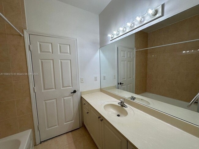 Building Photo - 2641 NE 4th St