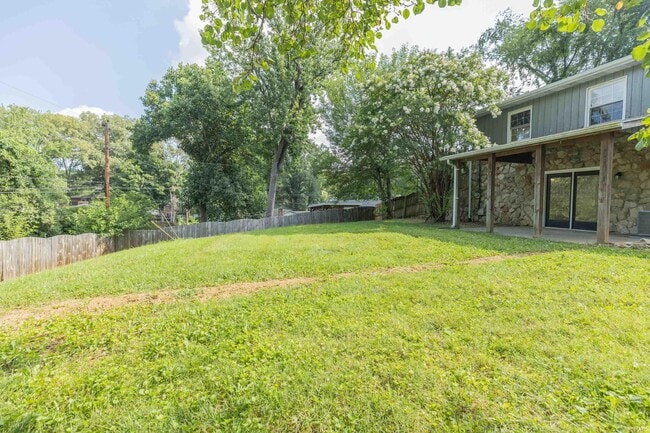 Building Photo - 711 Carole Dr