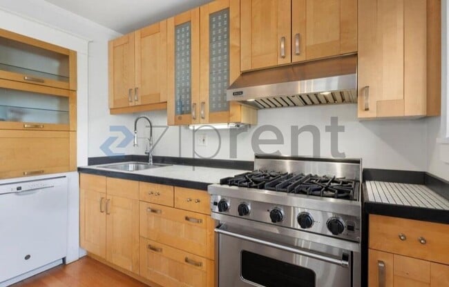 Building Photo - 2038 8th Ave N