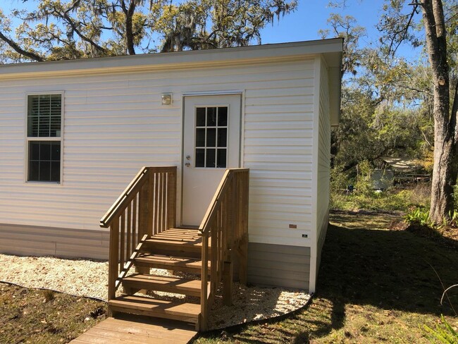 Building Photo - 3/2 Brooksville Available Now !