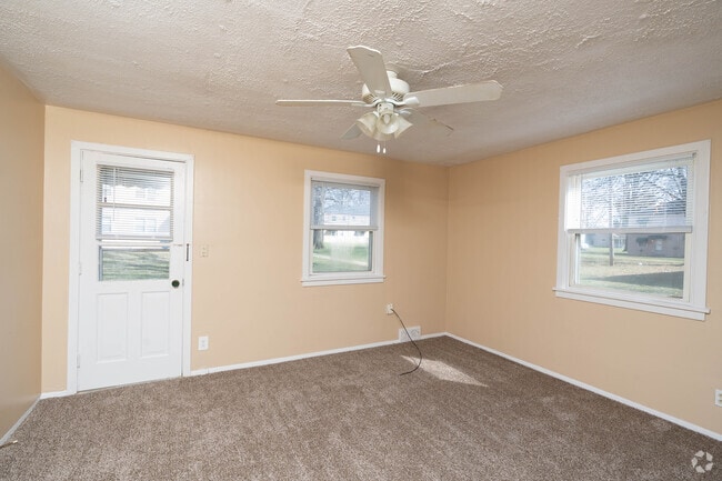 1BD, 1BA - 586SF - Living Room - Park Lane Manor Apartments