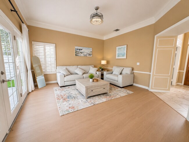 Building Photo - Furnished 4BR + Office | Putting Green Yard