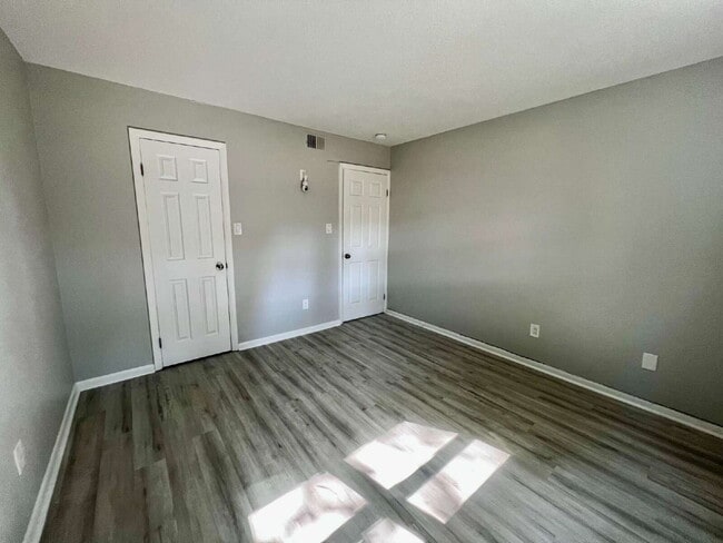 Building Photo - AMAZING 2 BED / 2 BATH CONDO – ONLY 8 BLOCKS FROM THE BEACH!