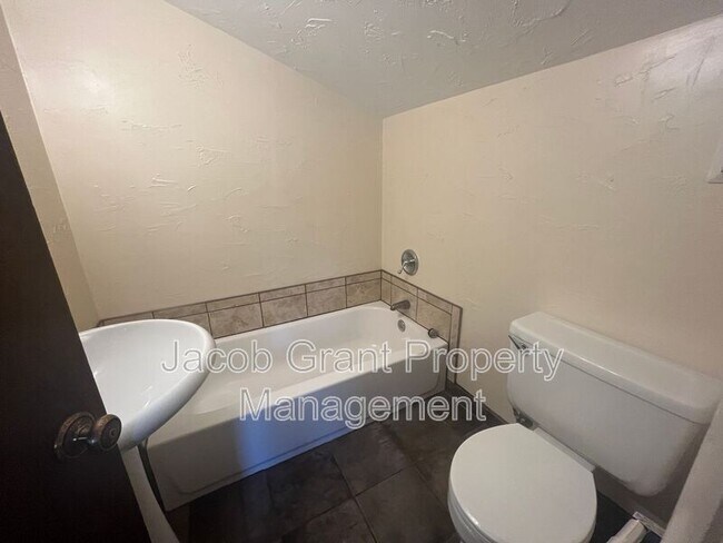 Building Photo - 1298 Idaho Ave