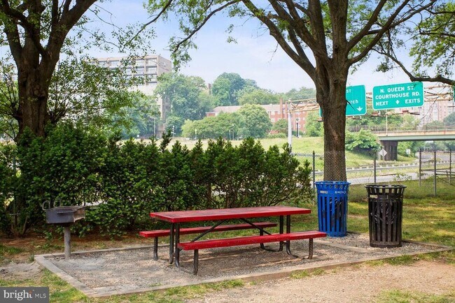 Building Photo - 1111 Arlington Blvd