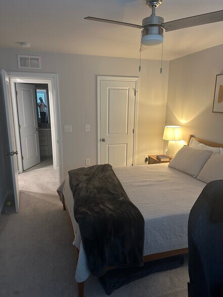 Building Photo - 4920 Oolite St