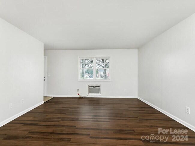 Building Photo - 2611 Holton Ave