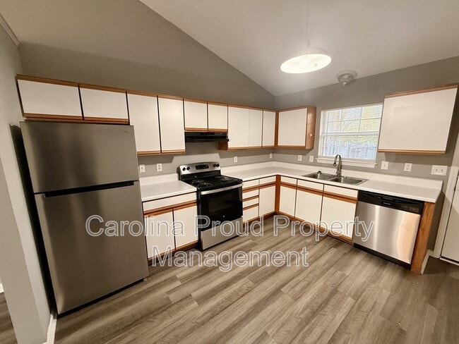 Building Photo - 2708 Bluff View Dr