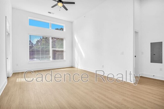 Building Photo - 614 S Kerr Ave