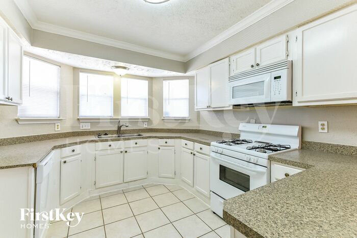 Building Photo - 3823 Ebury Dr