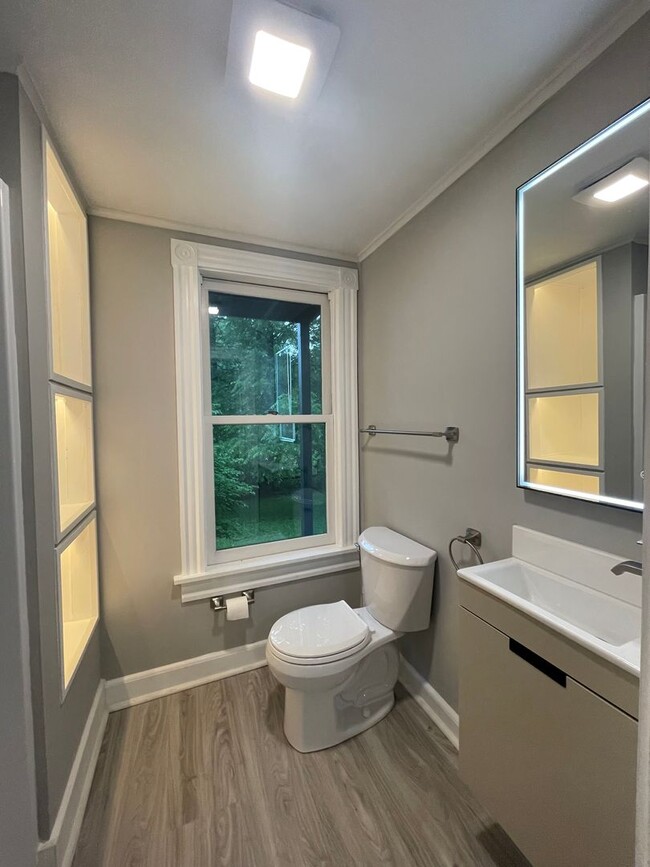 Building Photo - Walk to Williams College | Updated 3BR | Pet Friendly w/ Parking & Yard