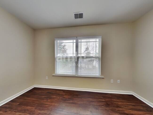 Building Photo - 60 Summer Hill Way