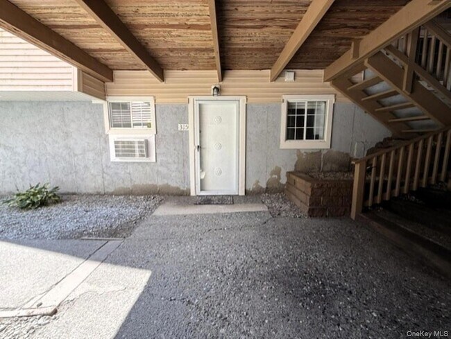 Building Photo - 315 Fox Run Ln