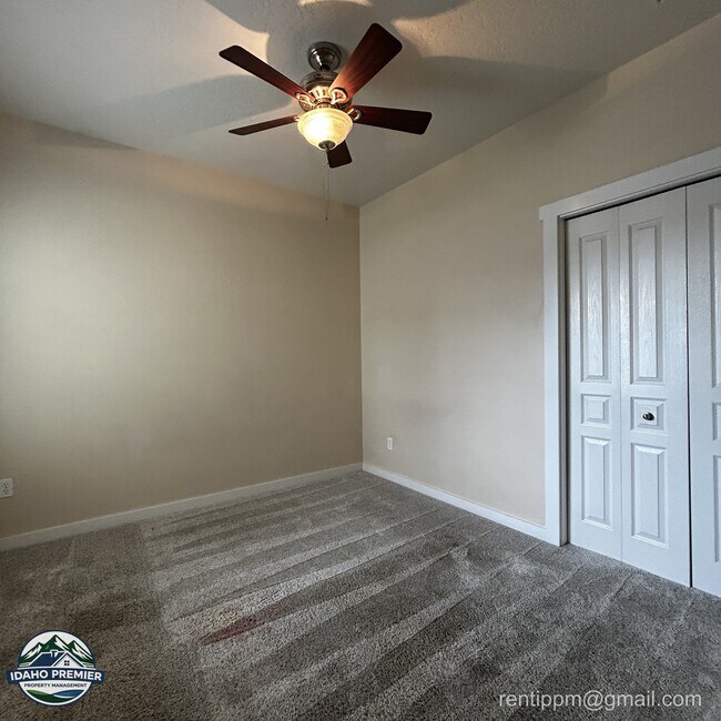 Building Photo - 2546 W Cerulean Dr