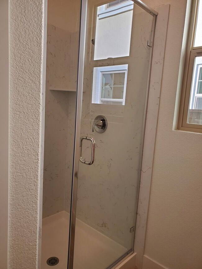 Building Photo - Next Gen Home with main house and guess unit in Spring lake Area