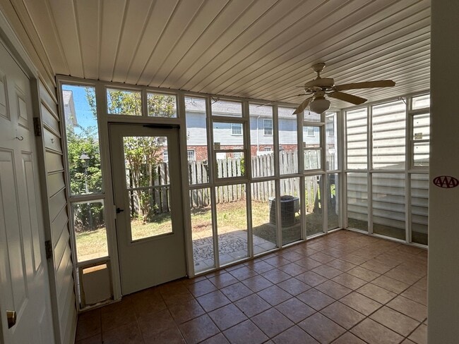 Building Photo - 273 Ivy Pl