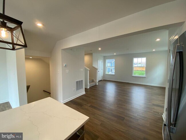 Building Photo - 415 Aragon Dr