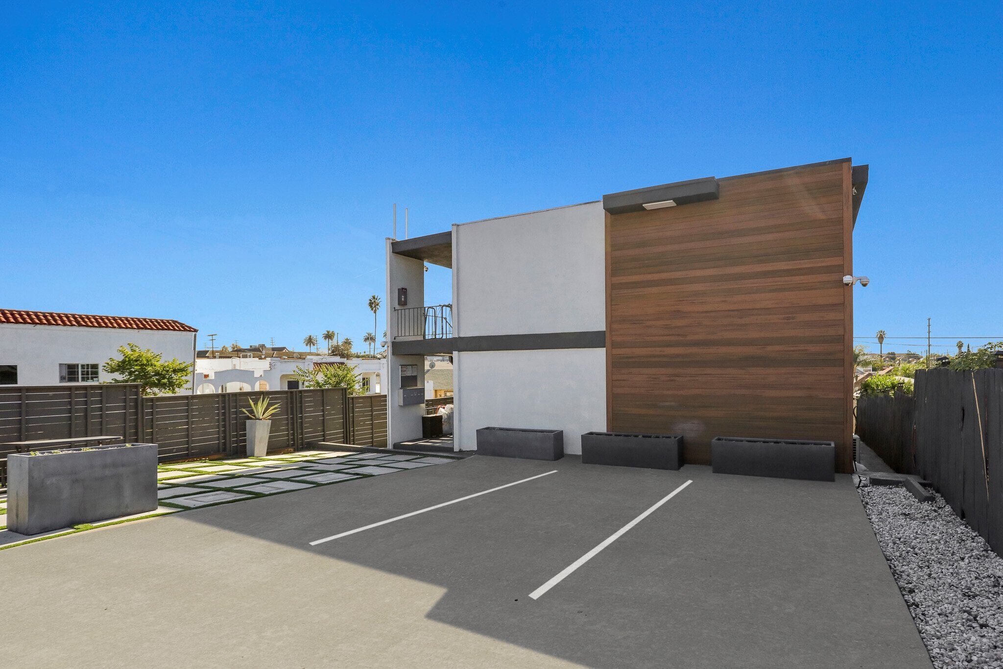 Building Photo - 215 N Fickett St