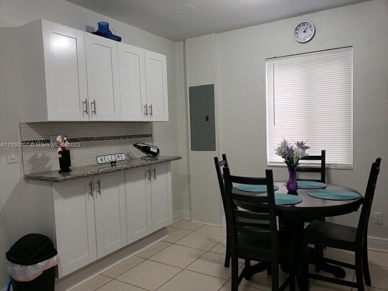 Building Photo - 13300 NE 10th Ave