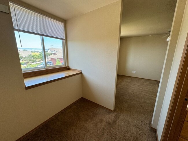 Building Photo - BONUS RENT SPECIAL! Backyard Oasis: 3 Bedroom 2 Bath House Available!