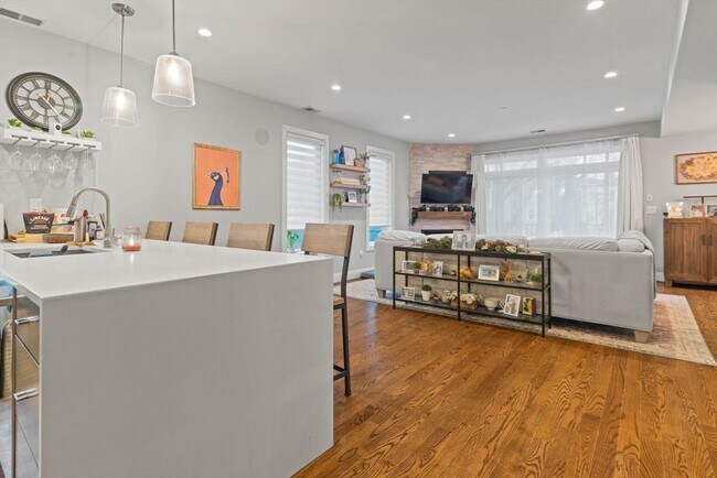 Building Photo - 6 Ashland St