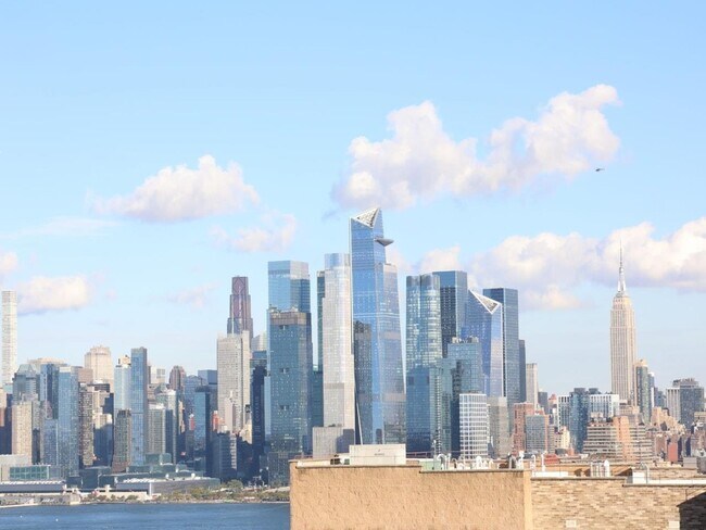 Building Photo - 605 New York Ave