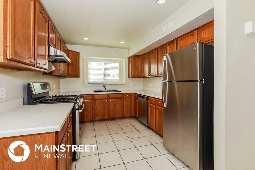 Building Photo - 4544 E Garnet Ave