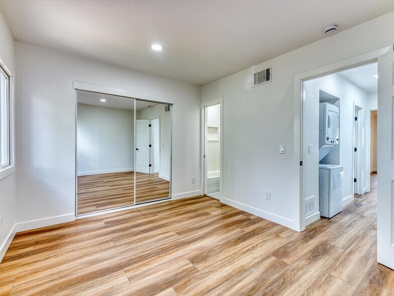 Building Photo - 3050 W 32nd Ave