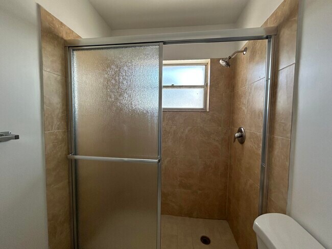 Building Photo - 6140 SW 41st Ct