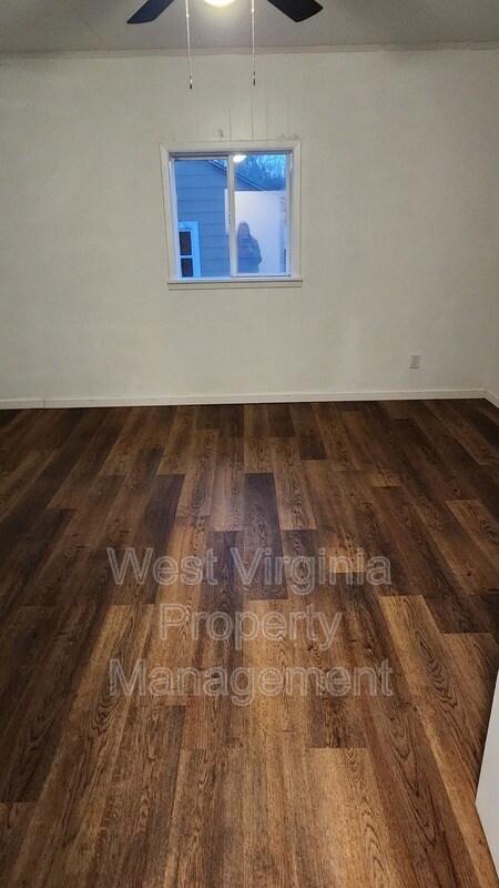 Building Photo - 415 Valley Rd