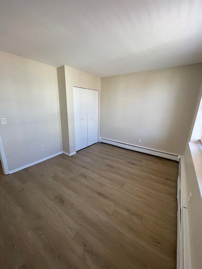 Building Photo - 787 Summit Ave