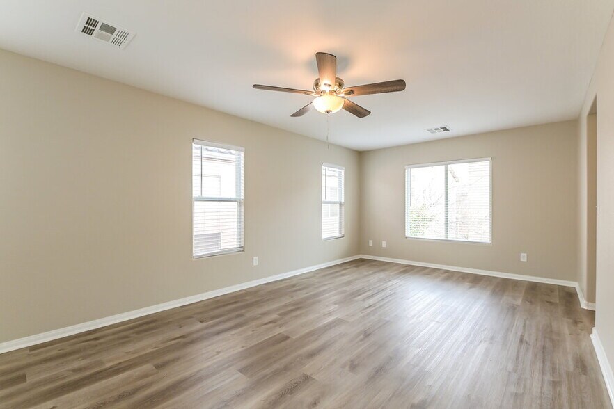 Building Photo - 10938 Florence Hills St