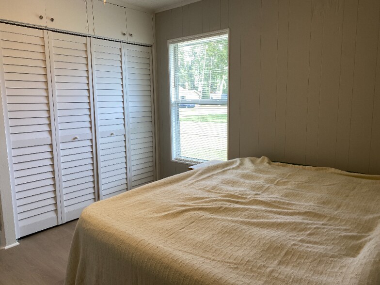 Building Photo - 4360 Emerson Ave S