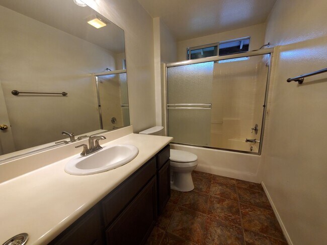 Building Photo - Wonderful 3 Bedroom 2.5 Bath Home in the h...