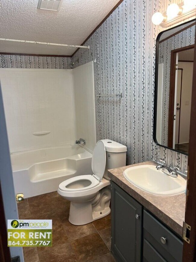 Building Photo - 3/2 Easley Home in Great Location! Easy access to 123, 153, and 85!