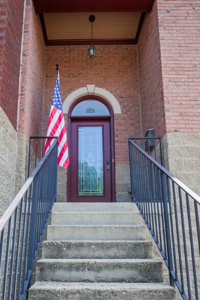 Building Photo - 3220 Linwood Ave