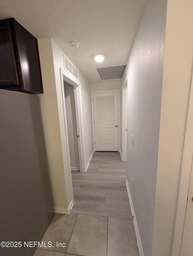 Building Photo - 1112 Golden Lake Loop