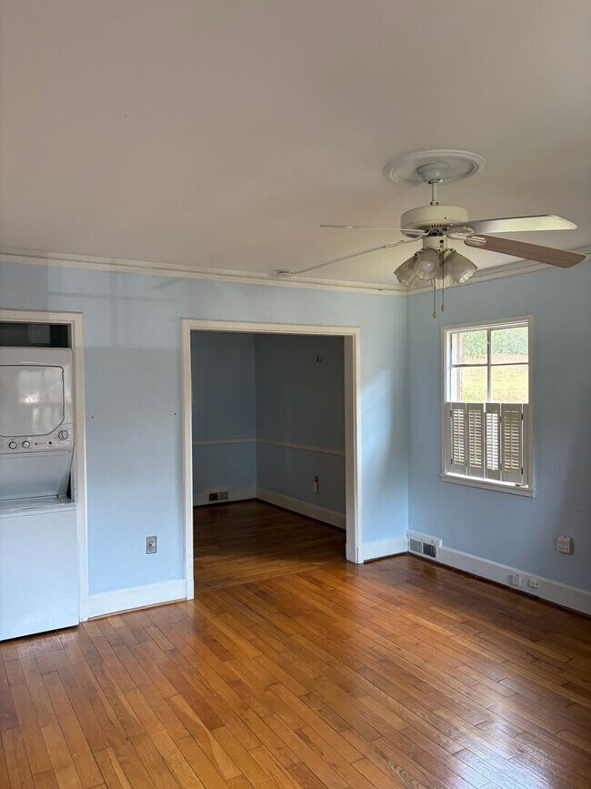 Building Photo - Cleveland Park - University Ridge Condo- 2 Bedroom 1 Bath