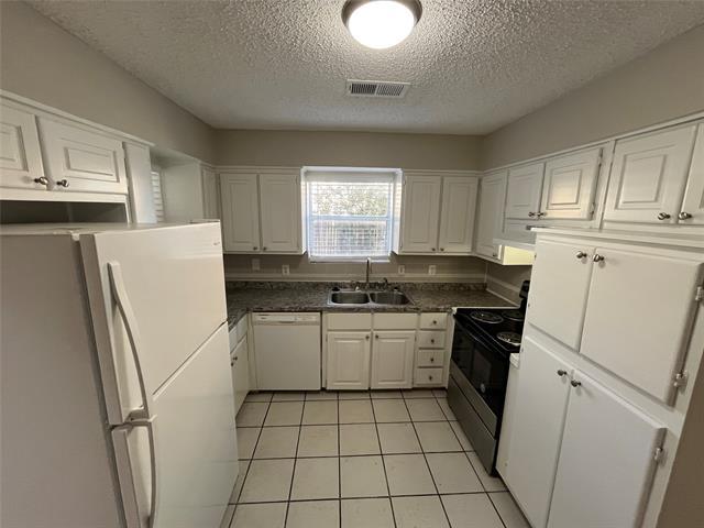 Building Photo - 415 Towne House Ln