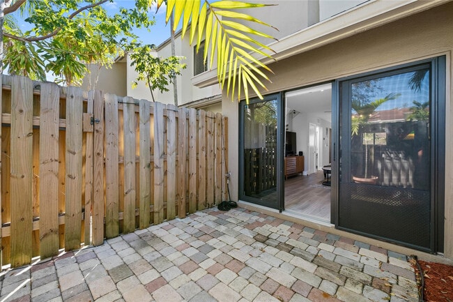 Building Photo - 340 City View Dr