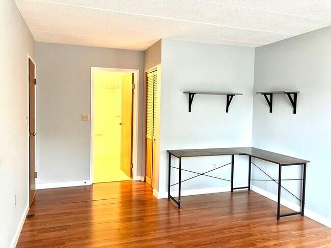 Building Photo - 8 Nahant Pl