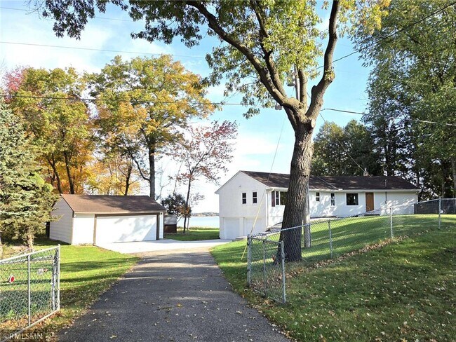 Primary Photo - 3311 Interlachen Dr NE