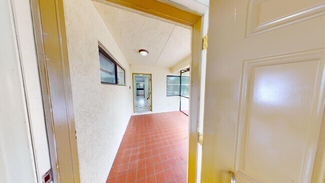 Building Photo - 609 White Water Dr