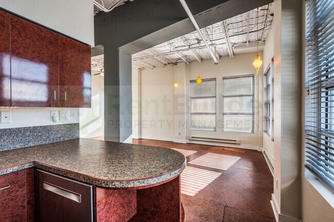 Building Photo - LOWER PRICE!  CATS ALLOWED!!