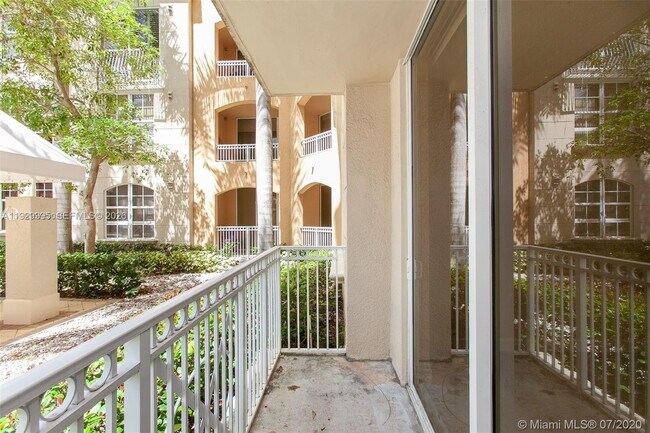 Building Photo - 3001 NE 185th St