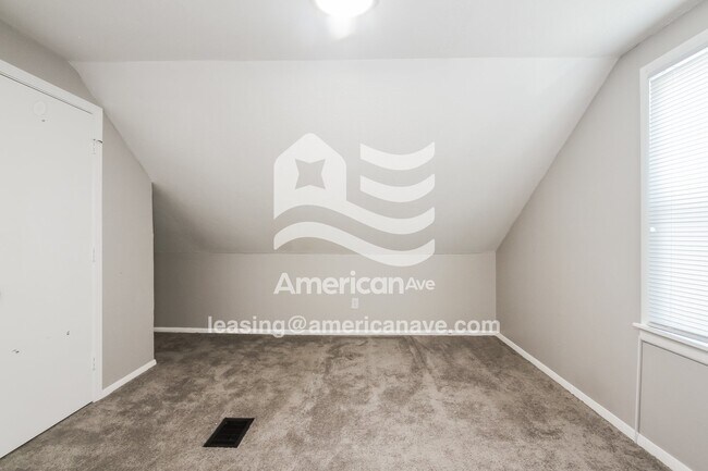 Building Photo - 1947 Glenridge Dr