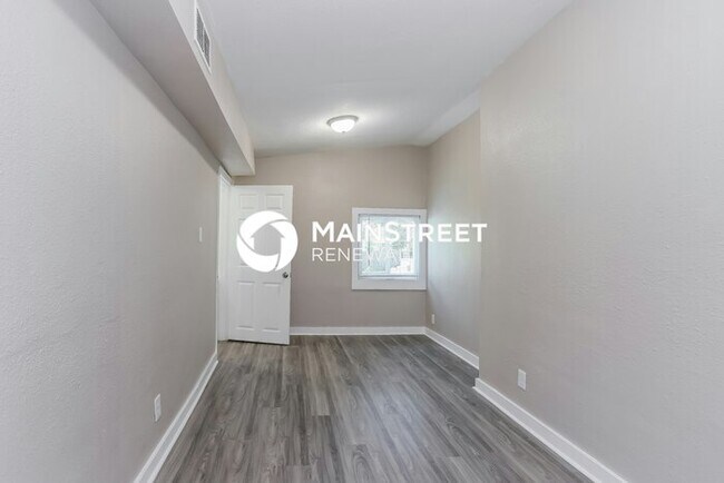 Building Photo - 3 Bedroom Pet-Friendly Home in St Petersburg, FL with Main Street Renewal