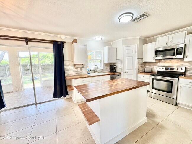 Building Photo - 2015 Canopy Dr