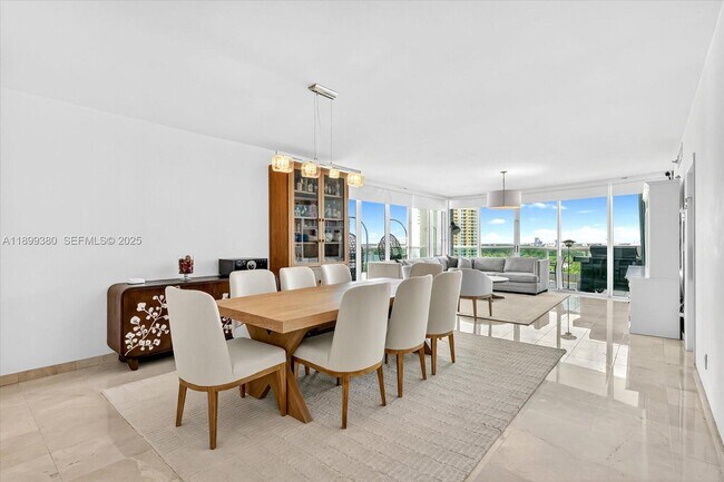 Building Photo - 2127 Brickell Ave